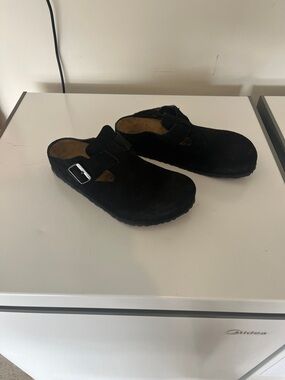 Women’s Black Suede Slip-On Clogs with Buckle